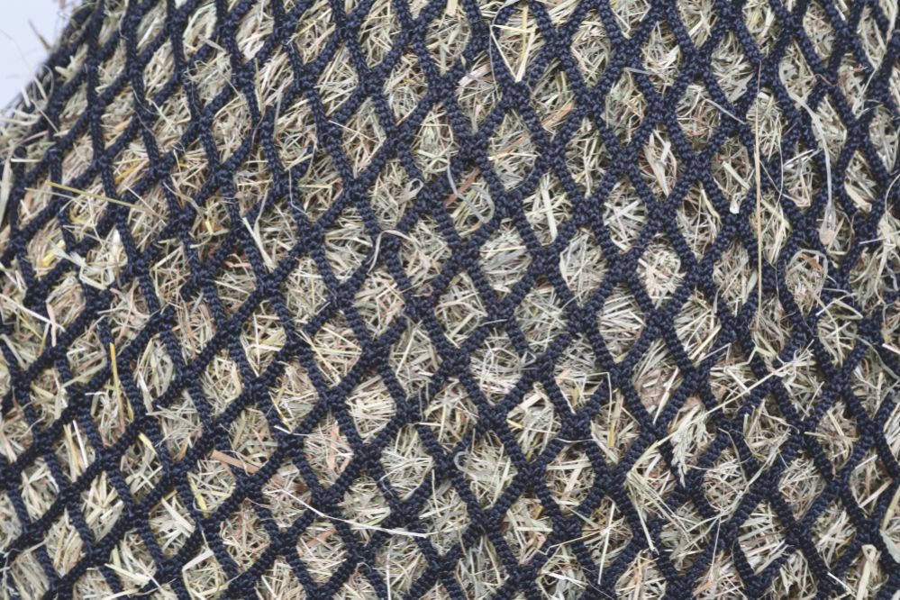 Shires Knotless Hay Net Slow Feed 9.5kg / 2.5cm Mesh - Black - Gentle