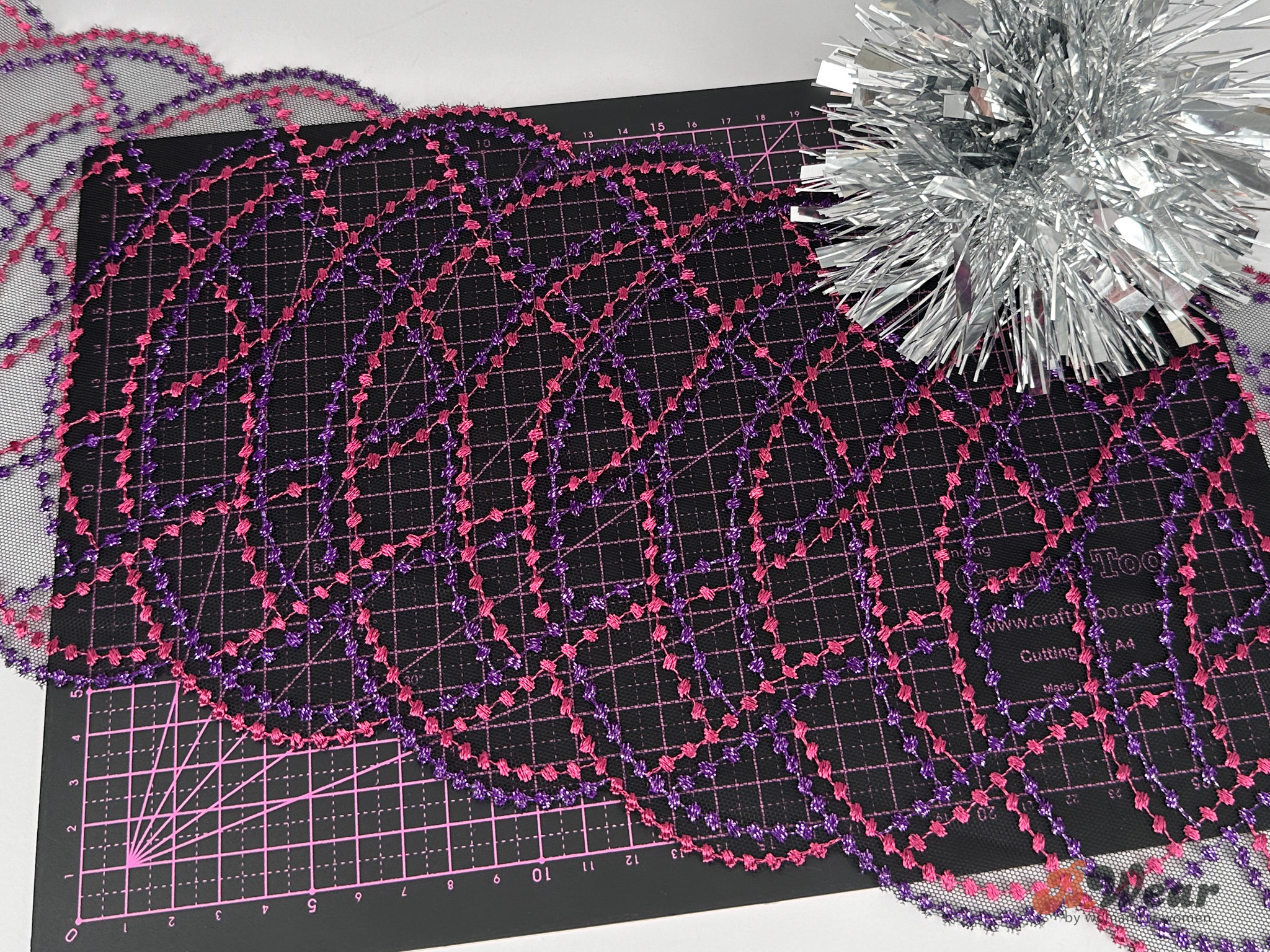 Non stretch black lace with pink & purple decoration - 18 cm - 2