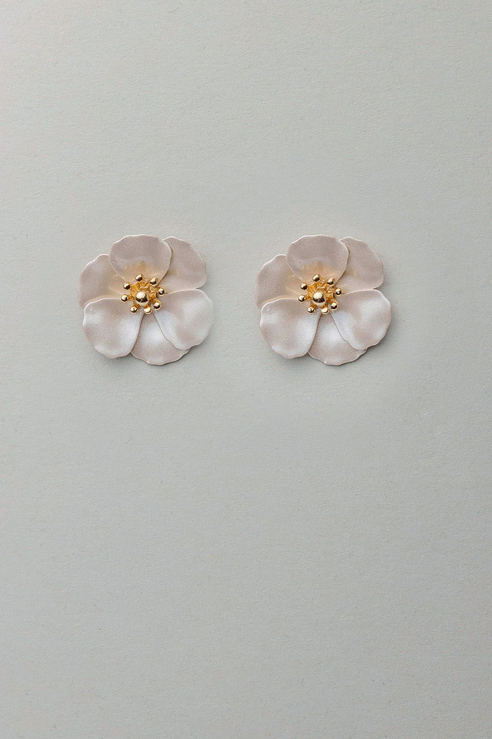 BOW19 Flower Small Earrings Pearl Beige - 2