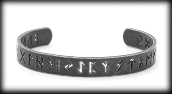 Runor Futharken armband i grått rostfritt stål.