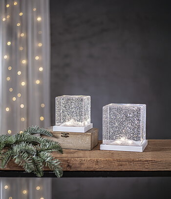 Kub med belysning och glitter liten - batteridriven