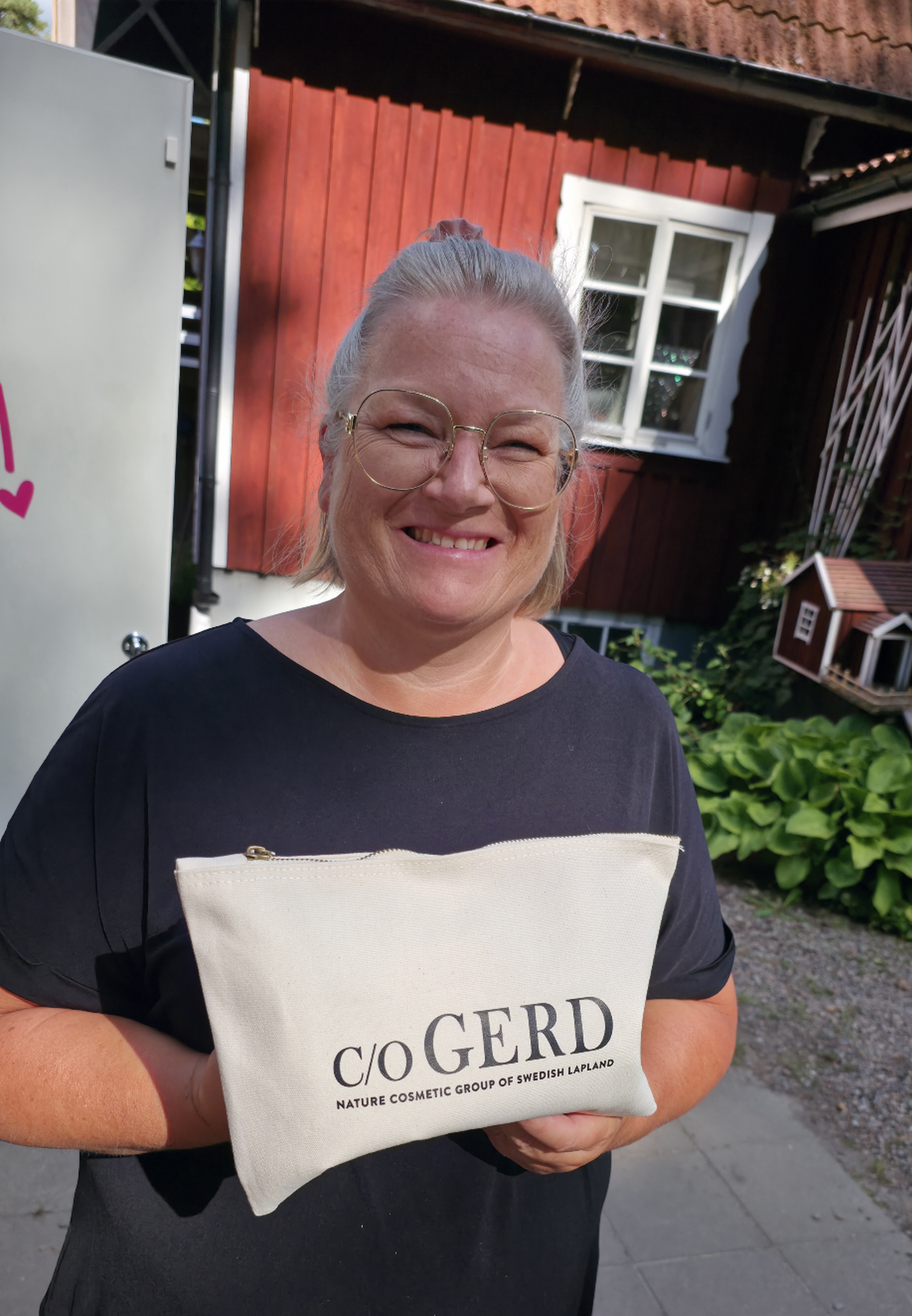 Bonusgåva 1200 poäng. Canvas necessär c/o GERD, värde 89kr - 3
