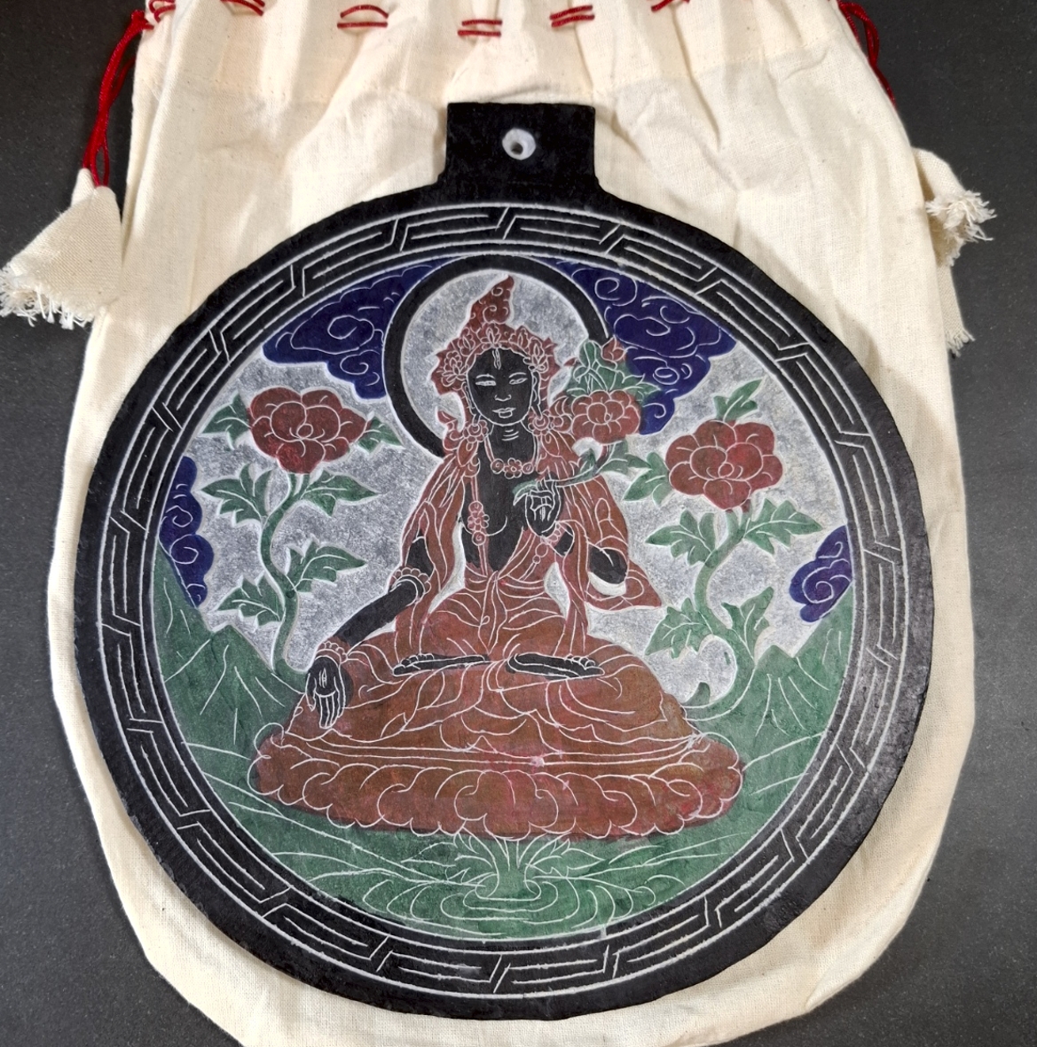 Handgraverat Vit Tara  i Sten - 20cm