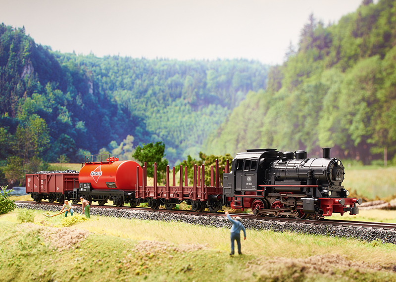Digital Starter Set Freight Train with Class 89.0 - 4