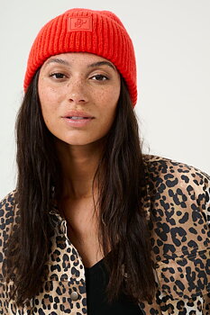 Merva hat fiery red