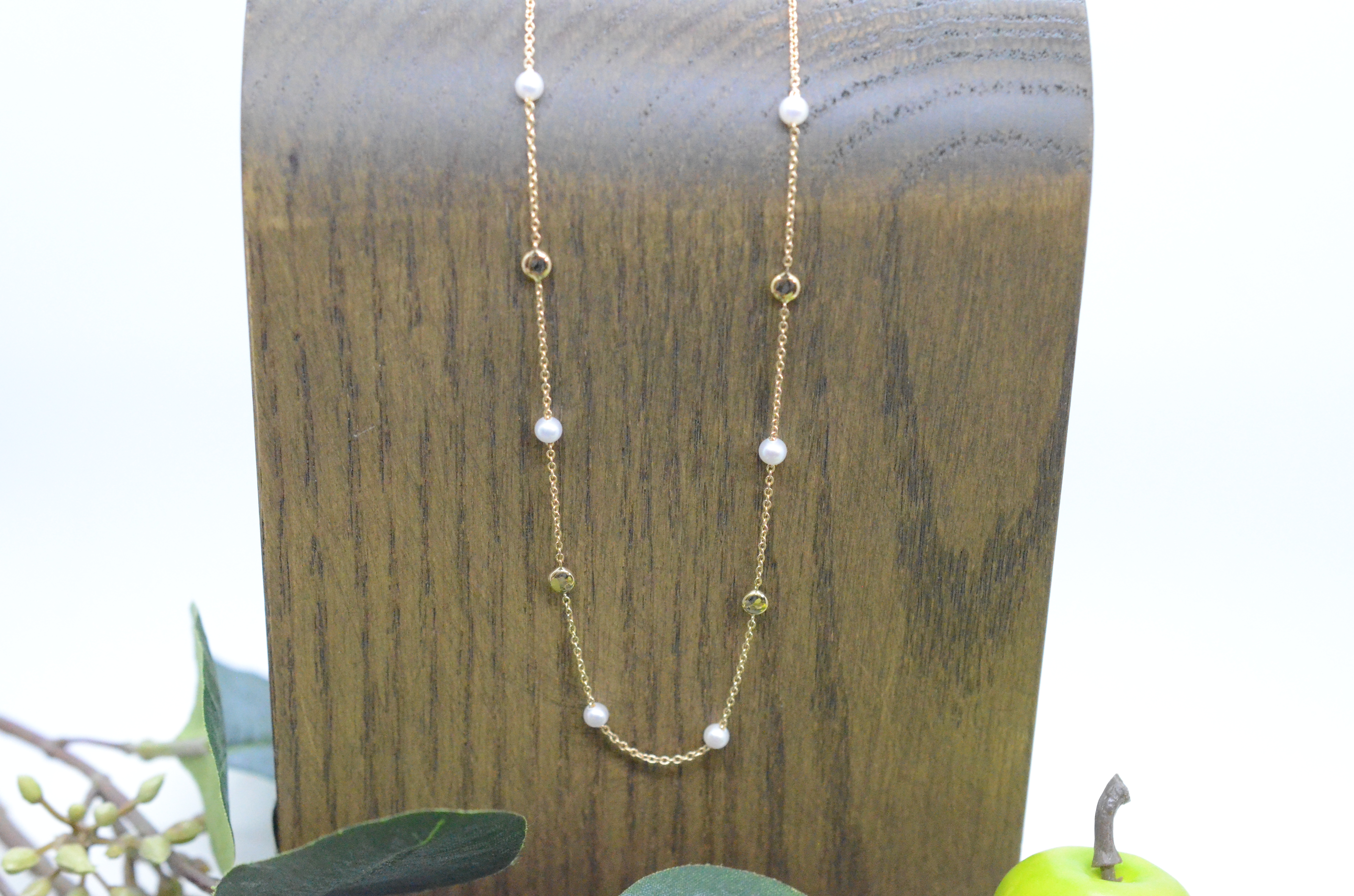 18k necklace with cultured freshwater pearls