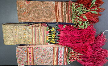 Handvävd Antik Textil Band med Pärlor från Lao - 3st