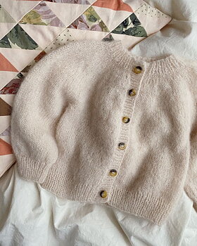 PetiteKnit Novice Cardigan mini mohair ed (21 m st 4)