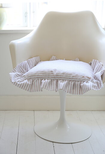 Volangkudde Shirt vit/nougat 45x45 cm