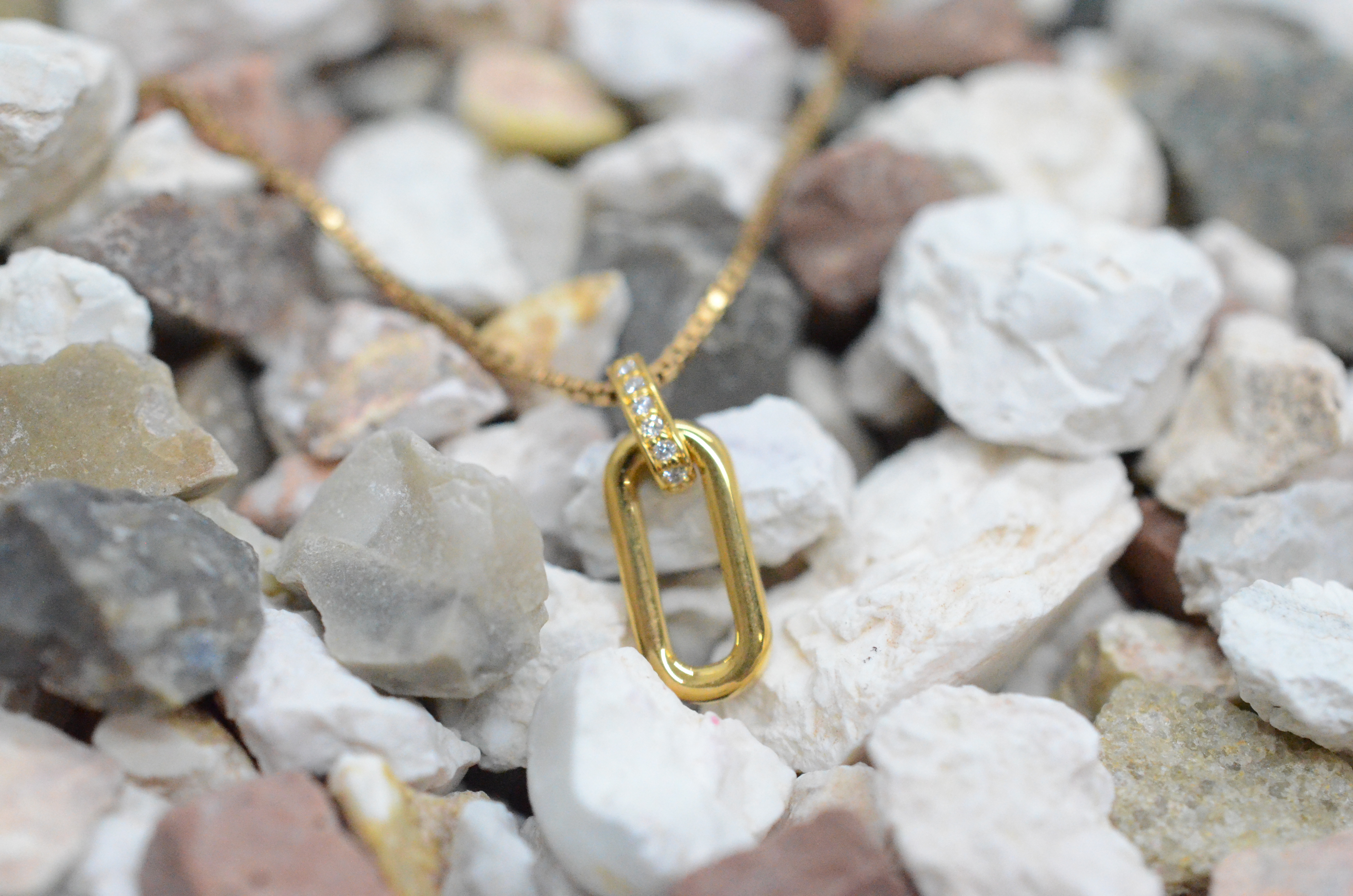 18k gold pendant with diamonds