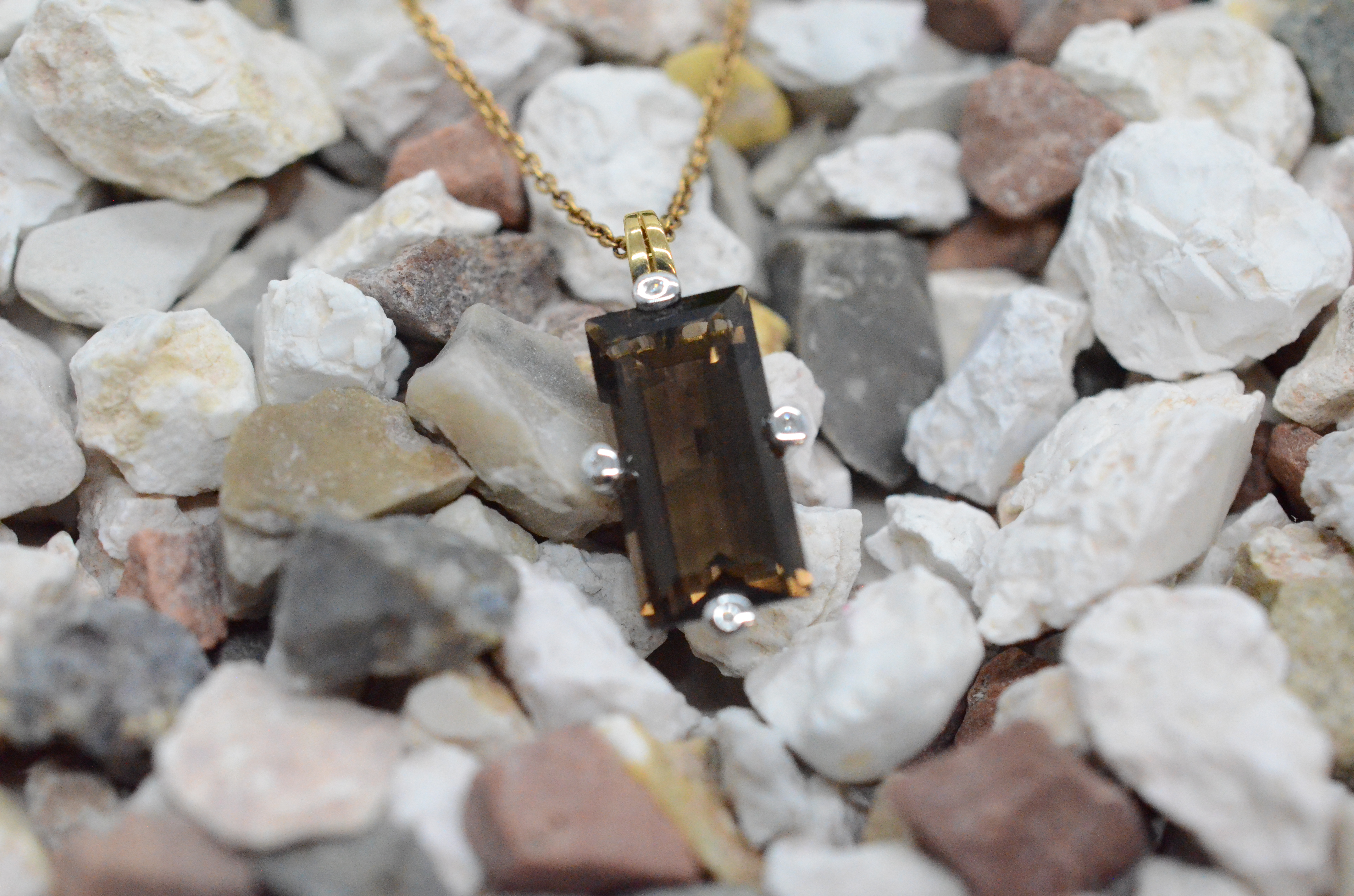 18k pendant with smoky quartz and diamonds