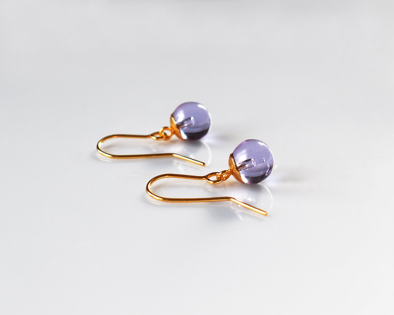 UDDEN LJUNG - violetta örhängen krok guldpläterade - 2