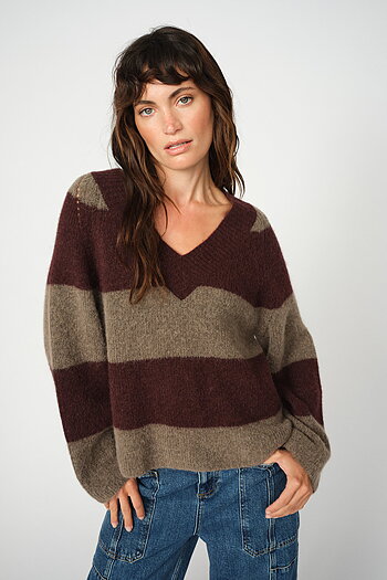 MMTaci Stripe LS V-neck Knit Fudge