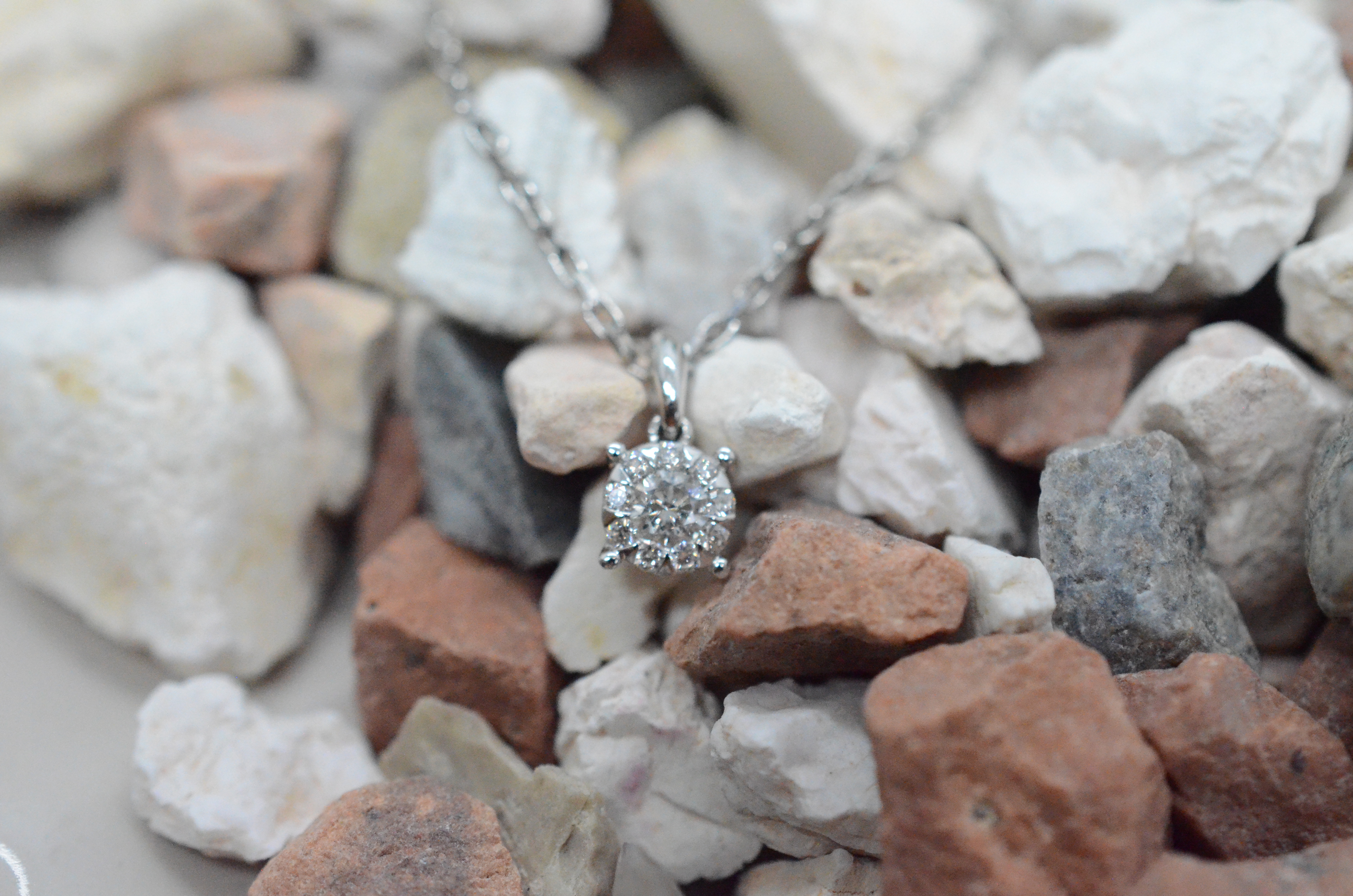 18k diamond pendant 0,17 ct