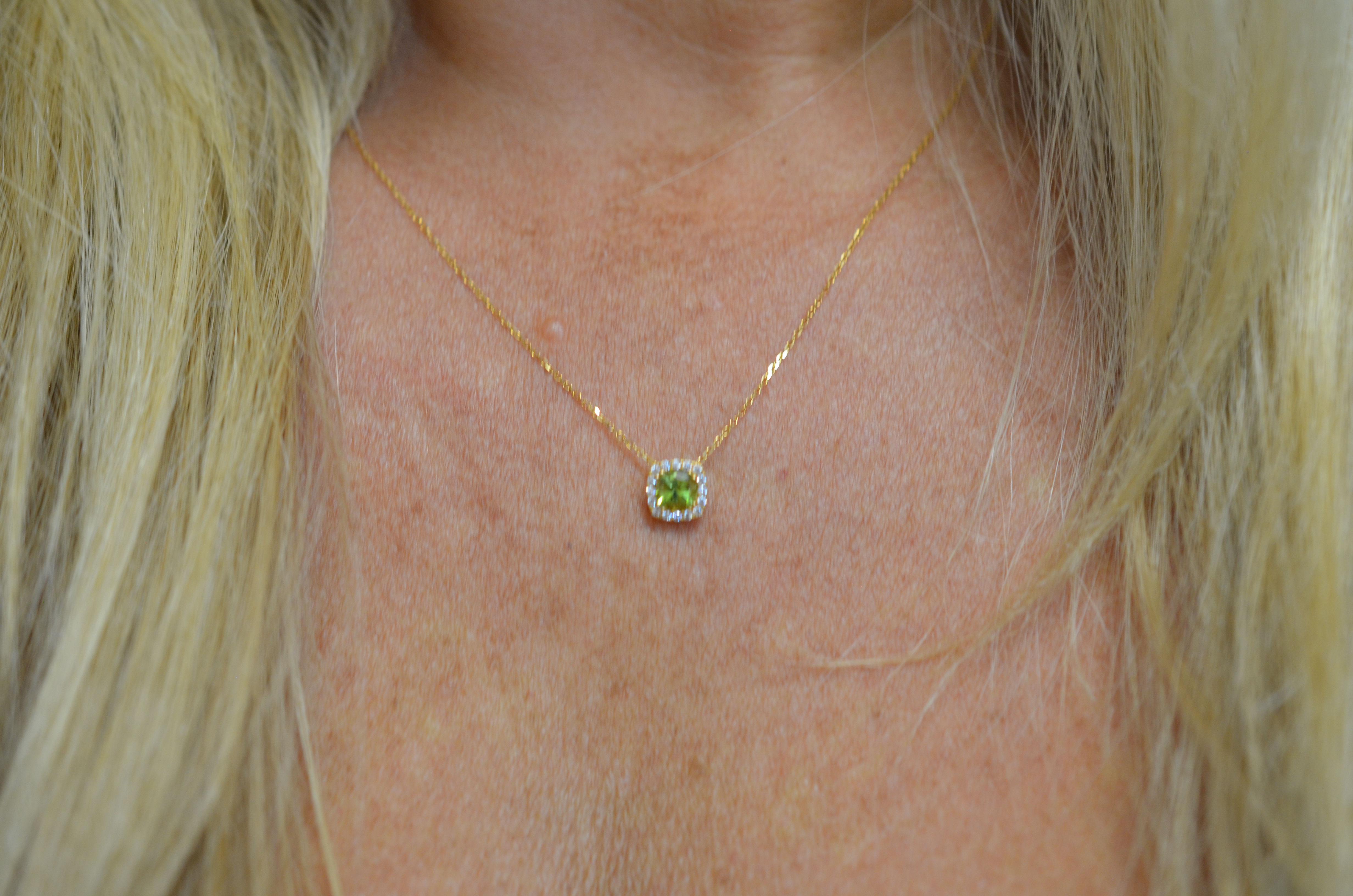 18k Necklace with peridot and cz - 2