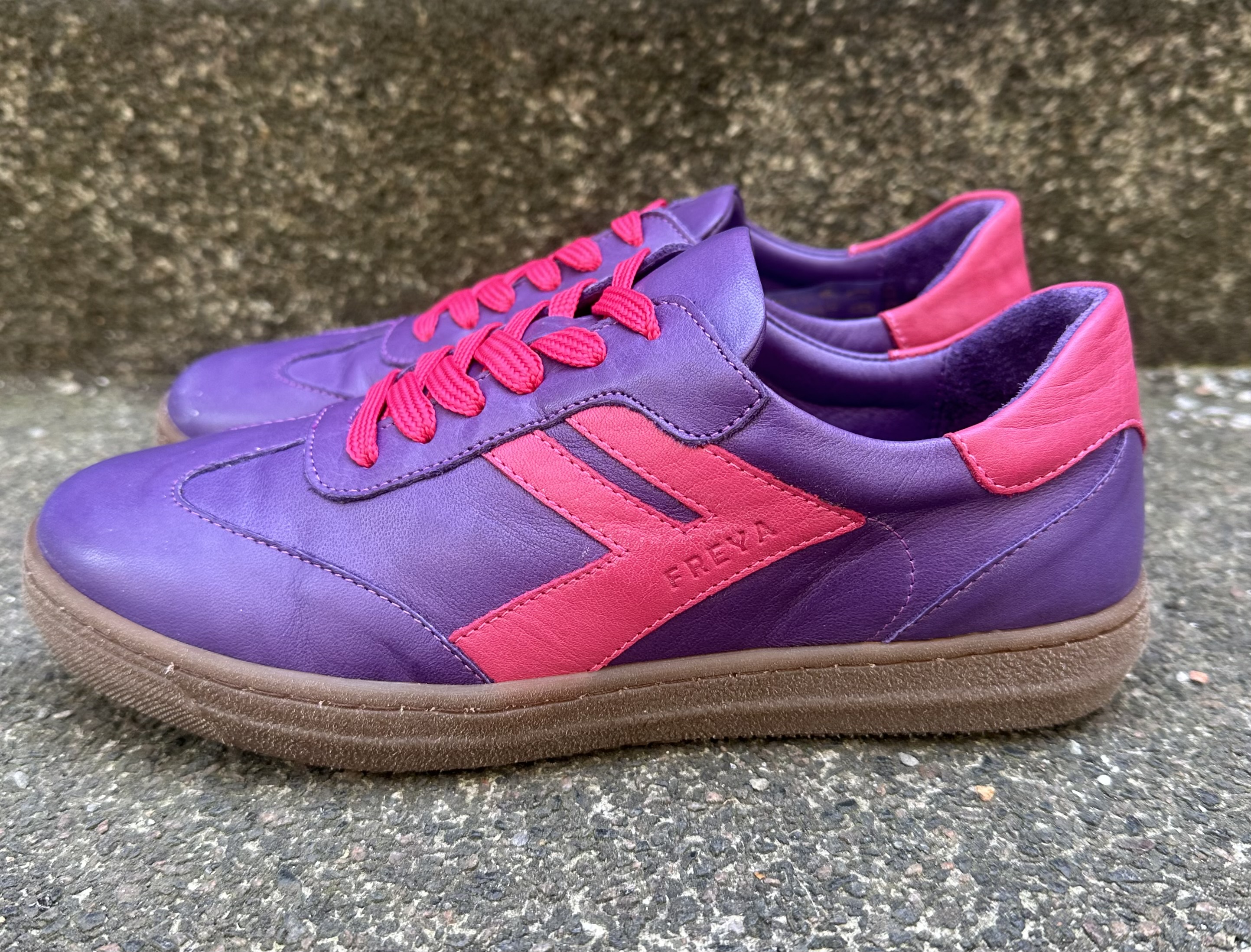 Sneakers Freya från  Andrea Conti, lila/ hot pink