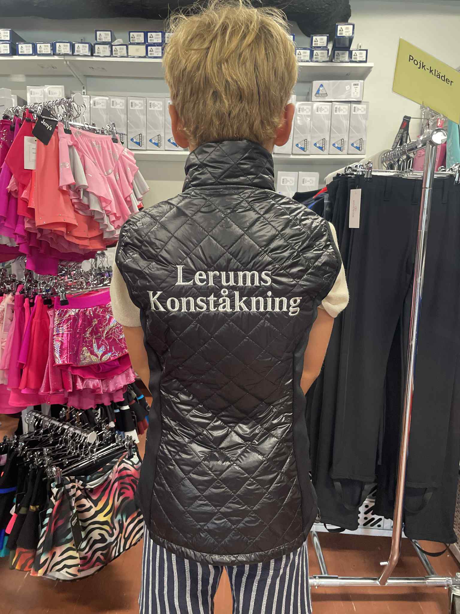 Svart klubbväst Lerums konståkningsklubb