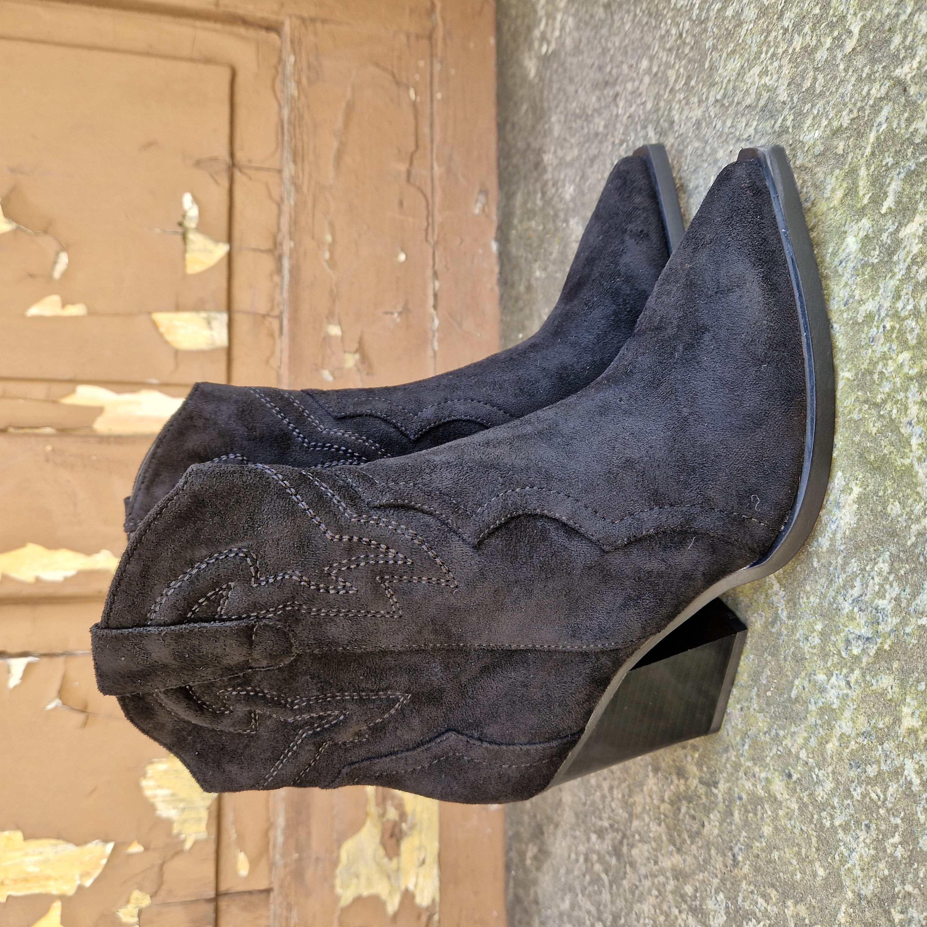 Boots svarta