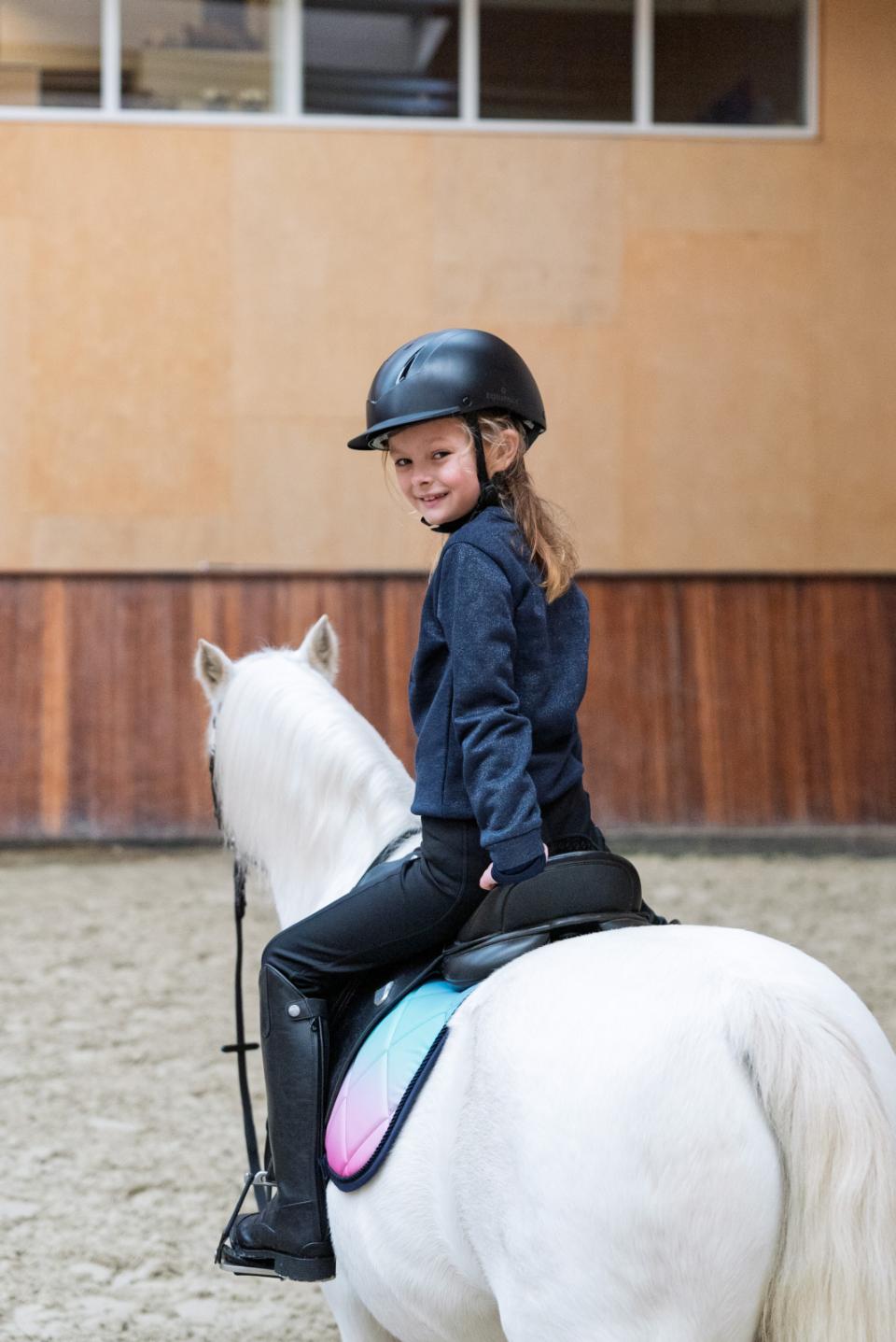 Equipage Vilma Ridehjelm Barn