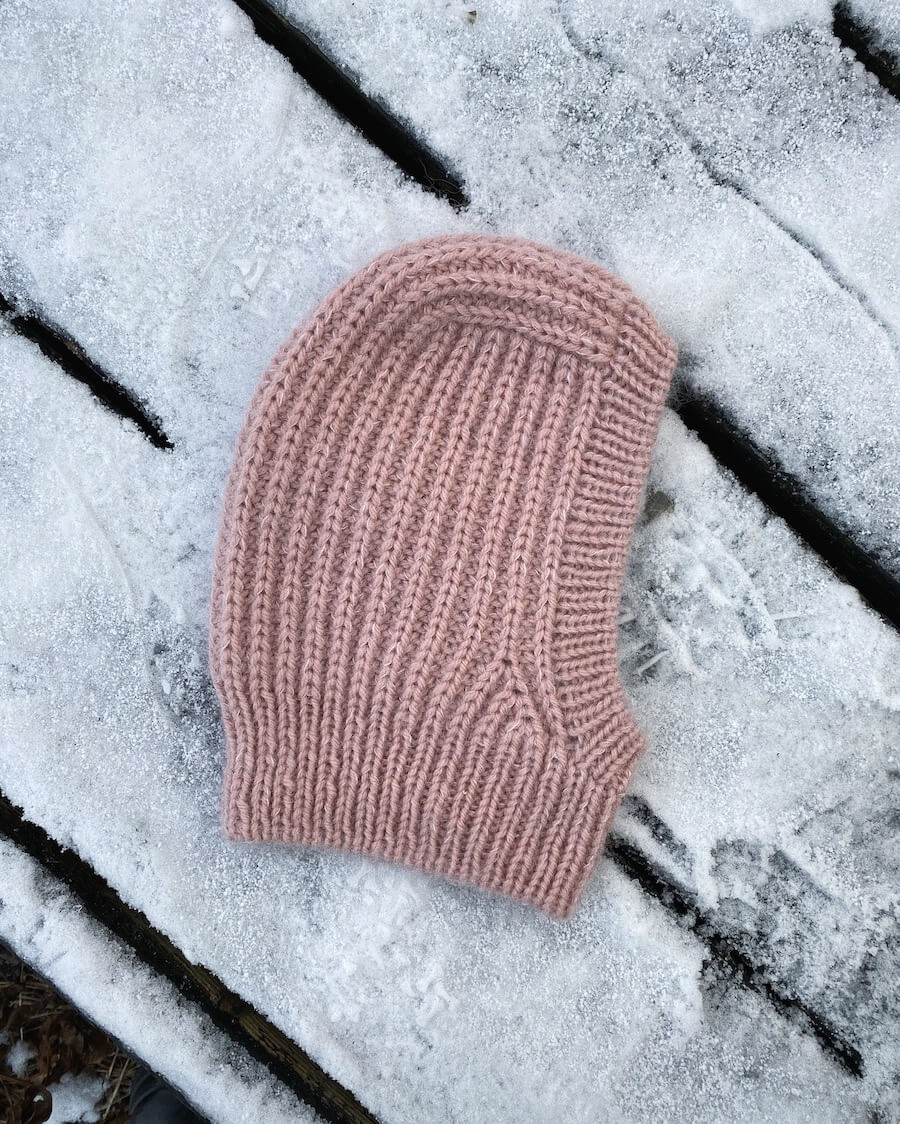 PetiteKnit November Balaclava Mini (16 m halvpatent st 4,5) - 3