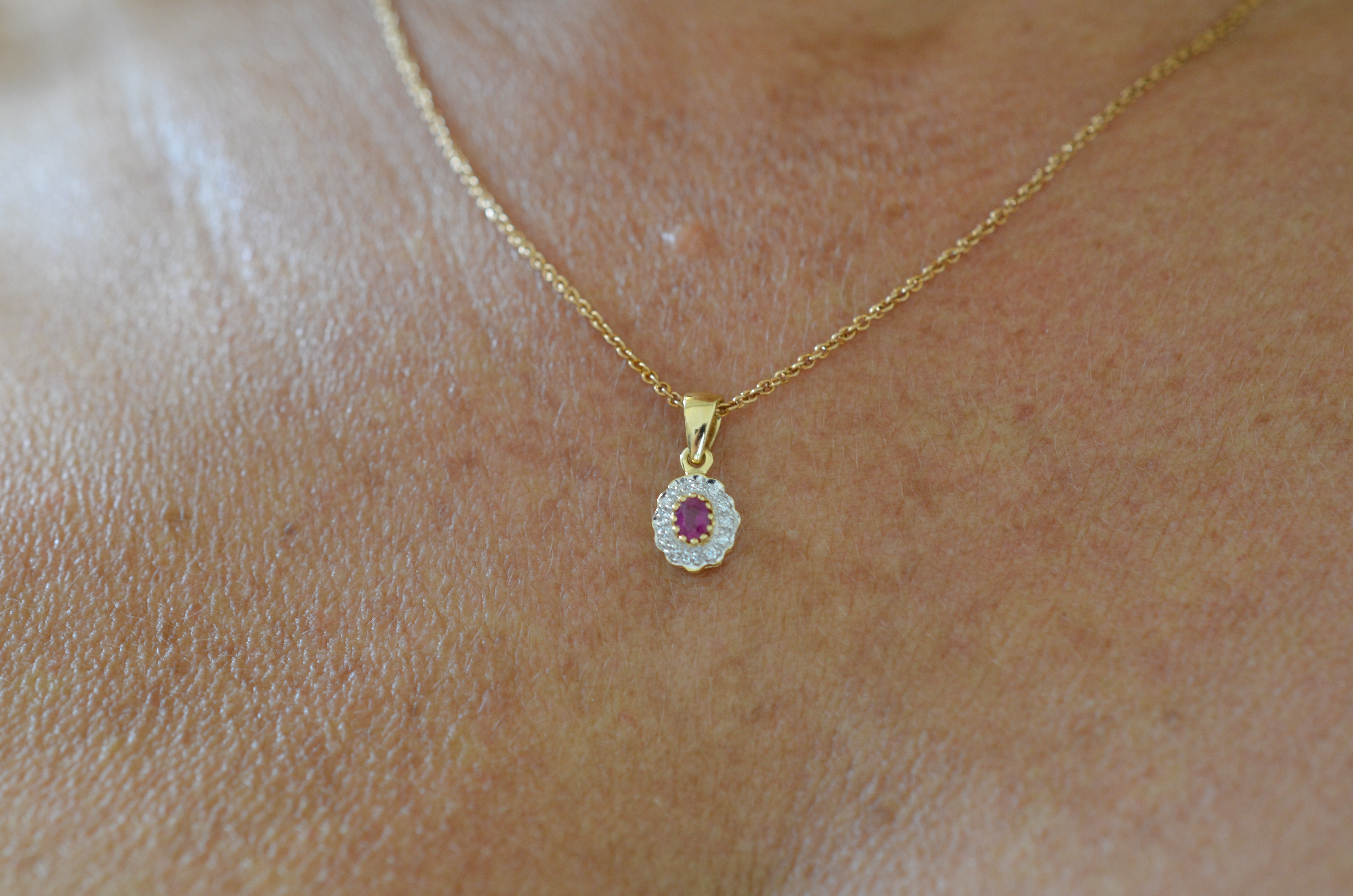 18k Ruby pendant with diamonds - 4