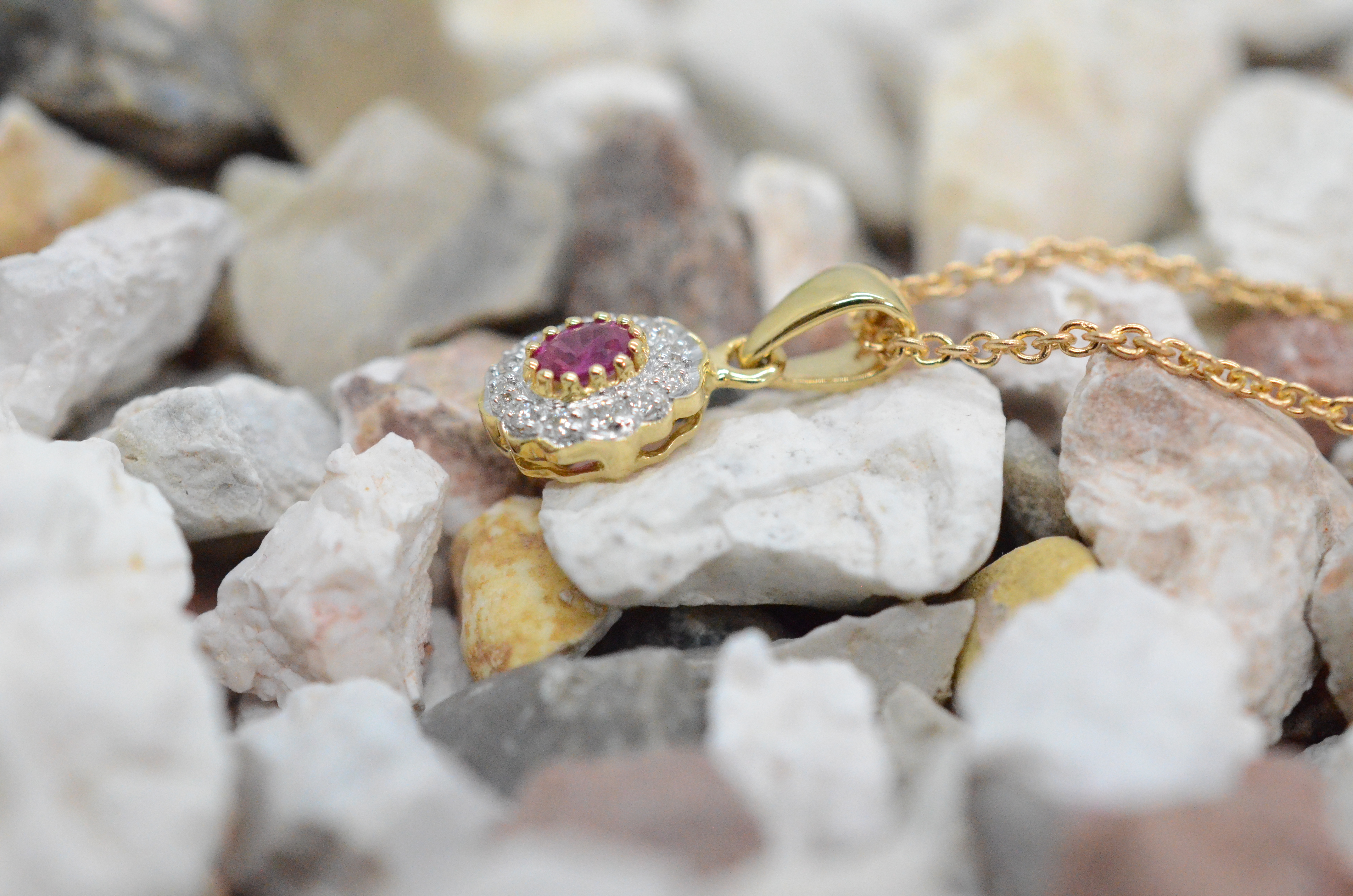 18k Ruby pendant with diamonds - 2