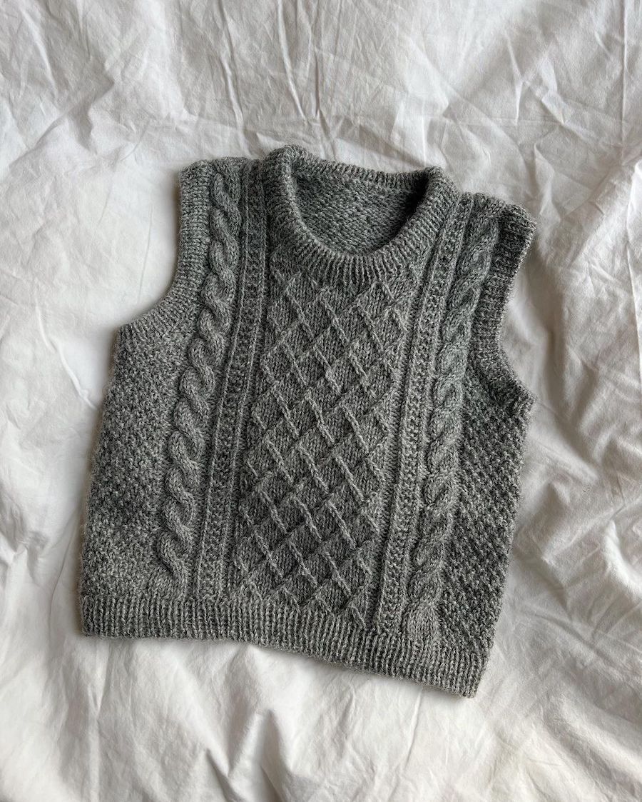 PetiteKnit Moby Slipover Baby (29 m struktur st 3) - 2