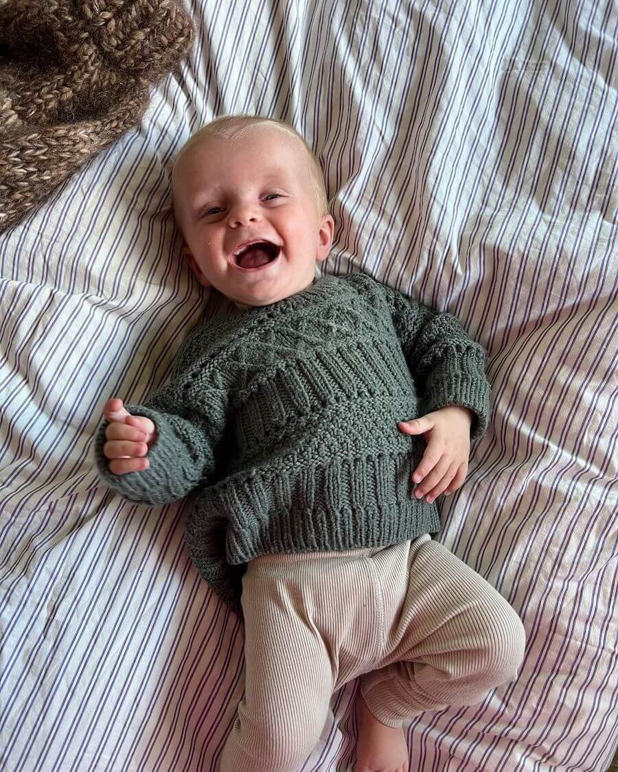 PetiteKnit Ingrid Sweater Baby (20 m struktur st 4,5) - 7