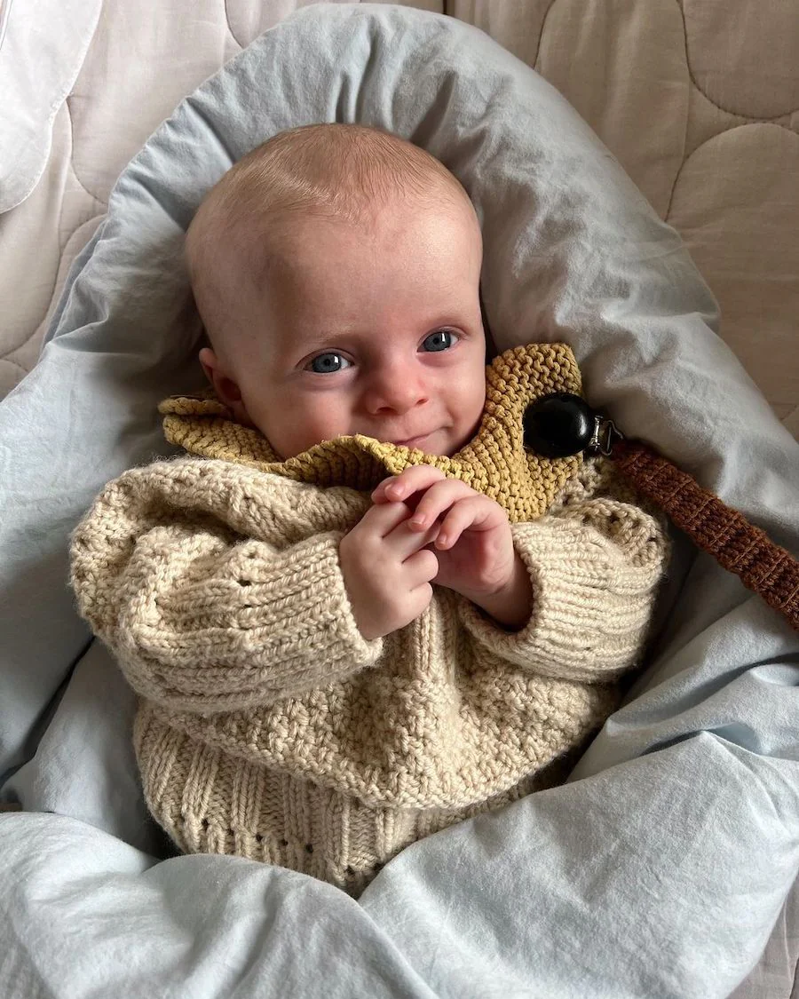 PetiteKnit Ingrid Sweater Baby (20 m struktur st 4,5) - 4