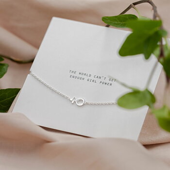 Silverarmband minikvinnotecken