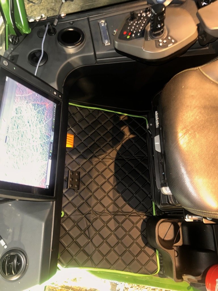 Floor mat John Deere H - Diamond - 7