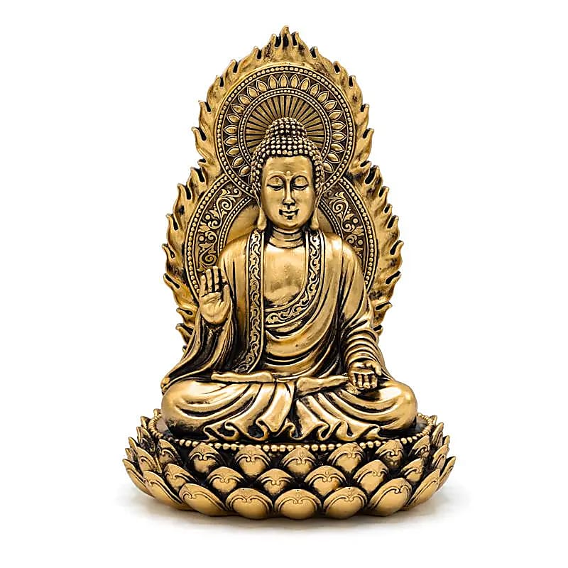 Buddha staty på tron guldfärgad