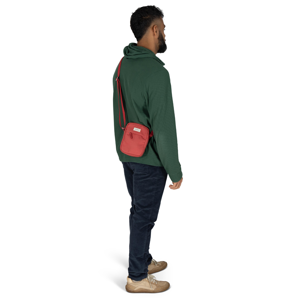 Liten axelremsväska - OSPREY Arcane Small Crossbody Red Pampas - 5
