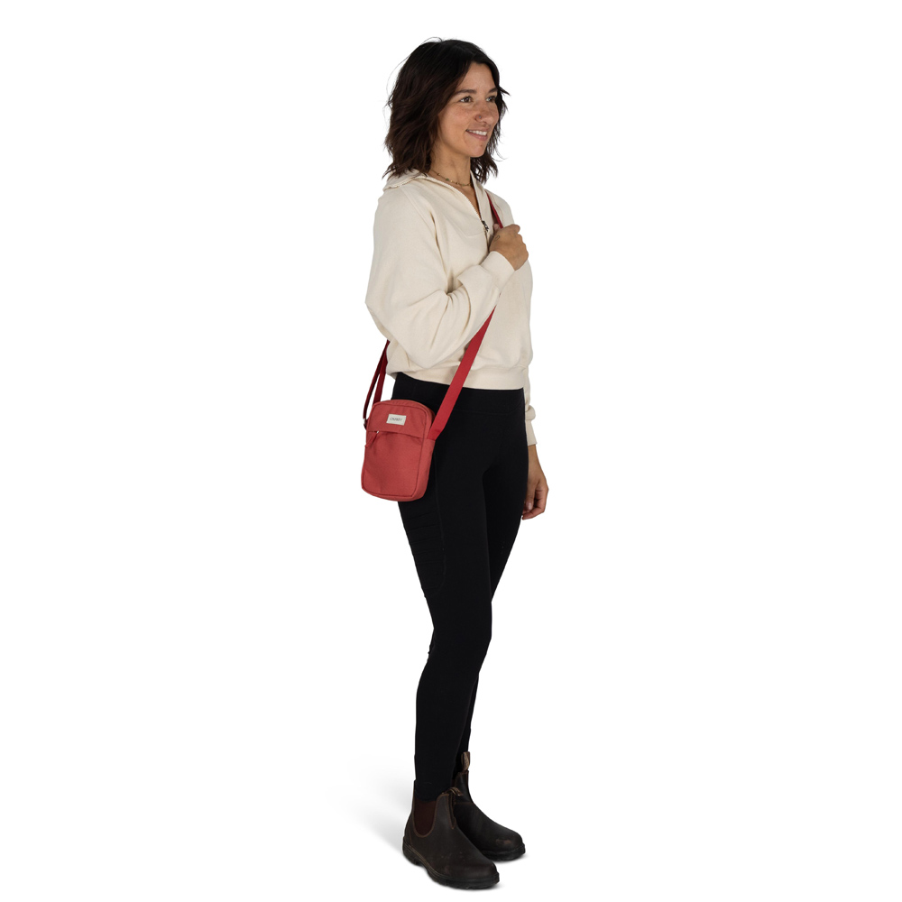 Liten axelremsväska - OSPREY Arcane Small Crossbody Red Pampas - 6