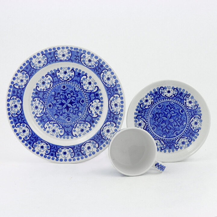 ライヤ・ウオシッキネン  Aliシリーズ  コーヒーカップ＆プレート  青色の花模様  9cm/17cm  1961年〈サンプル画像〉