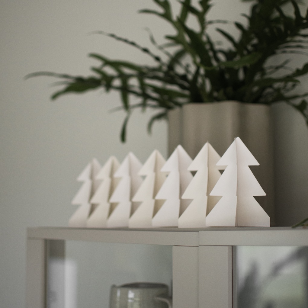 Tree in a row - White - Pappersrader Julgran - Julgranar på rad - DBKD - 3