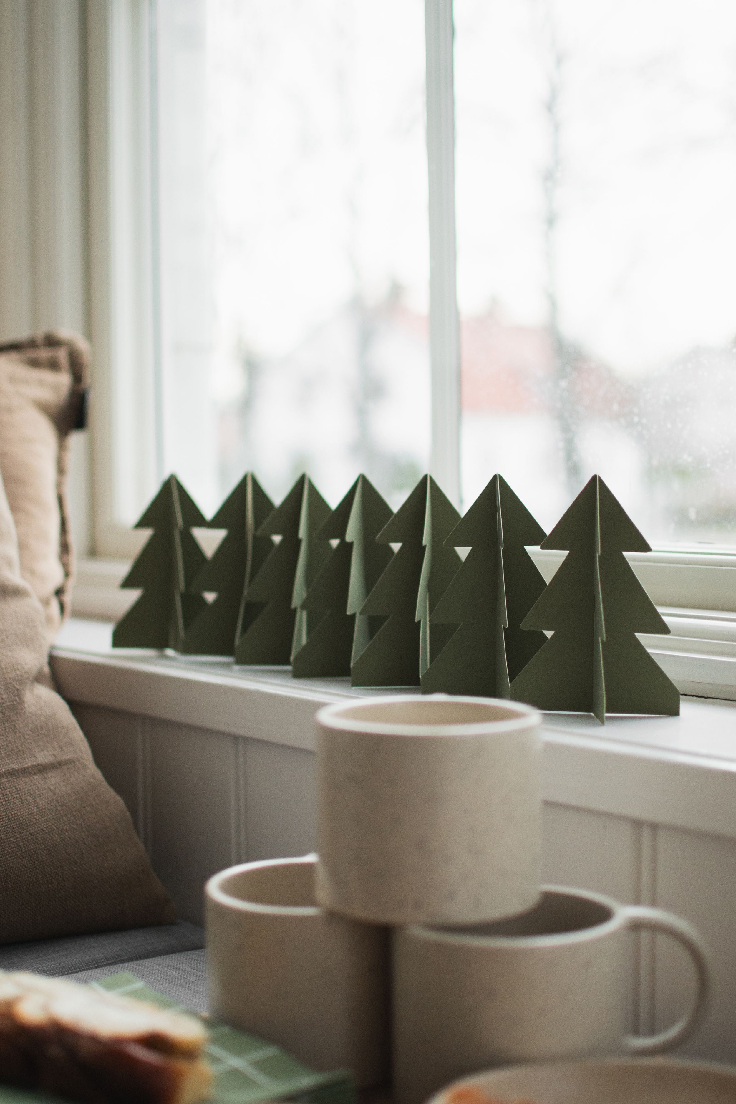 Tree in a row - Green - Pappersrader Julgran - Julgranar på rad - 60 cm - DBKD - 2