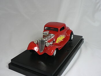 Ford  Hot Rod  -1934  Ertl 1:18 ( Fungerande Motor ljud o Lampor )