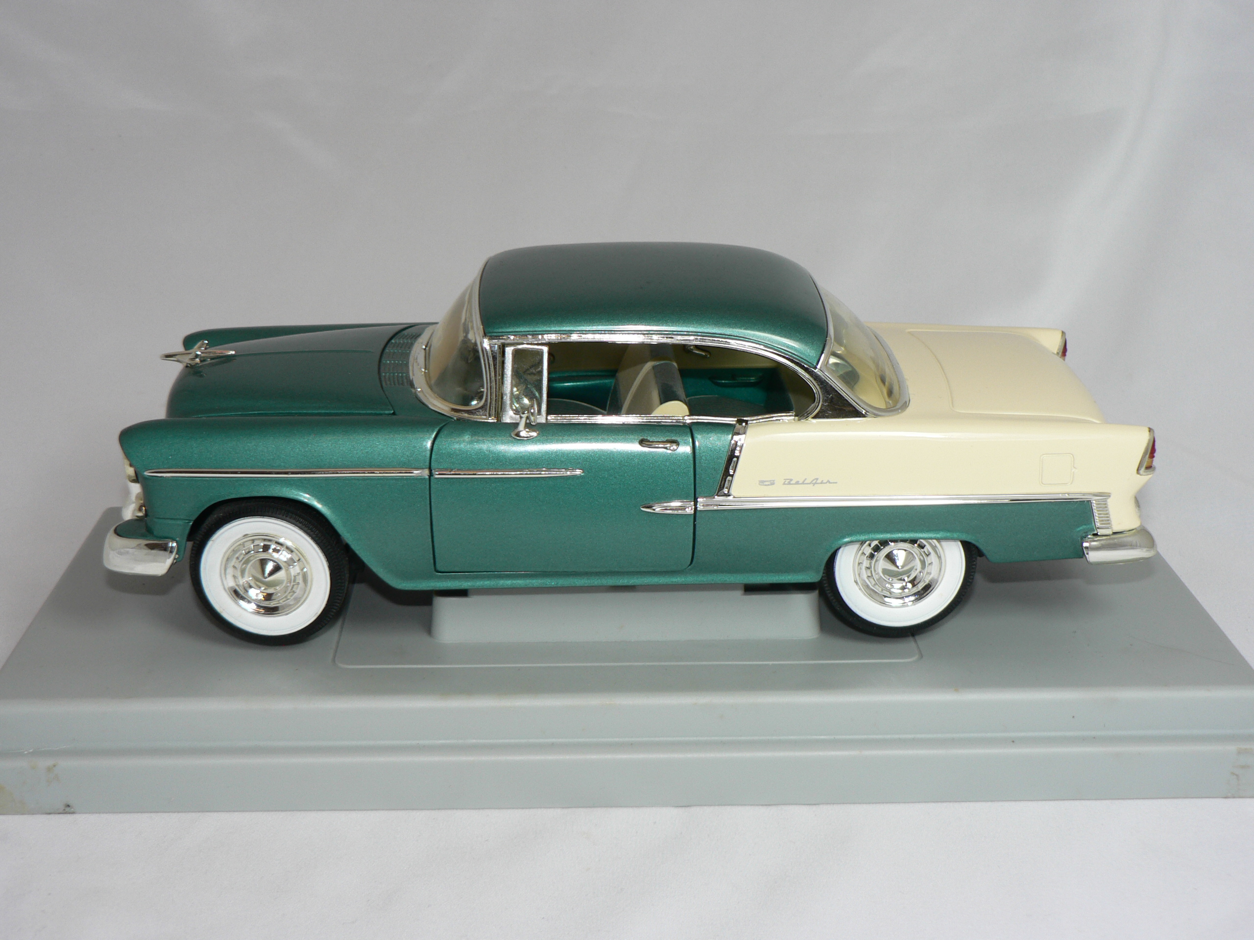 Chevrolet Bel Air  1955   1:18  Ertl - 3