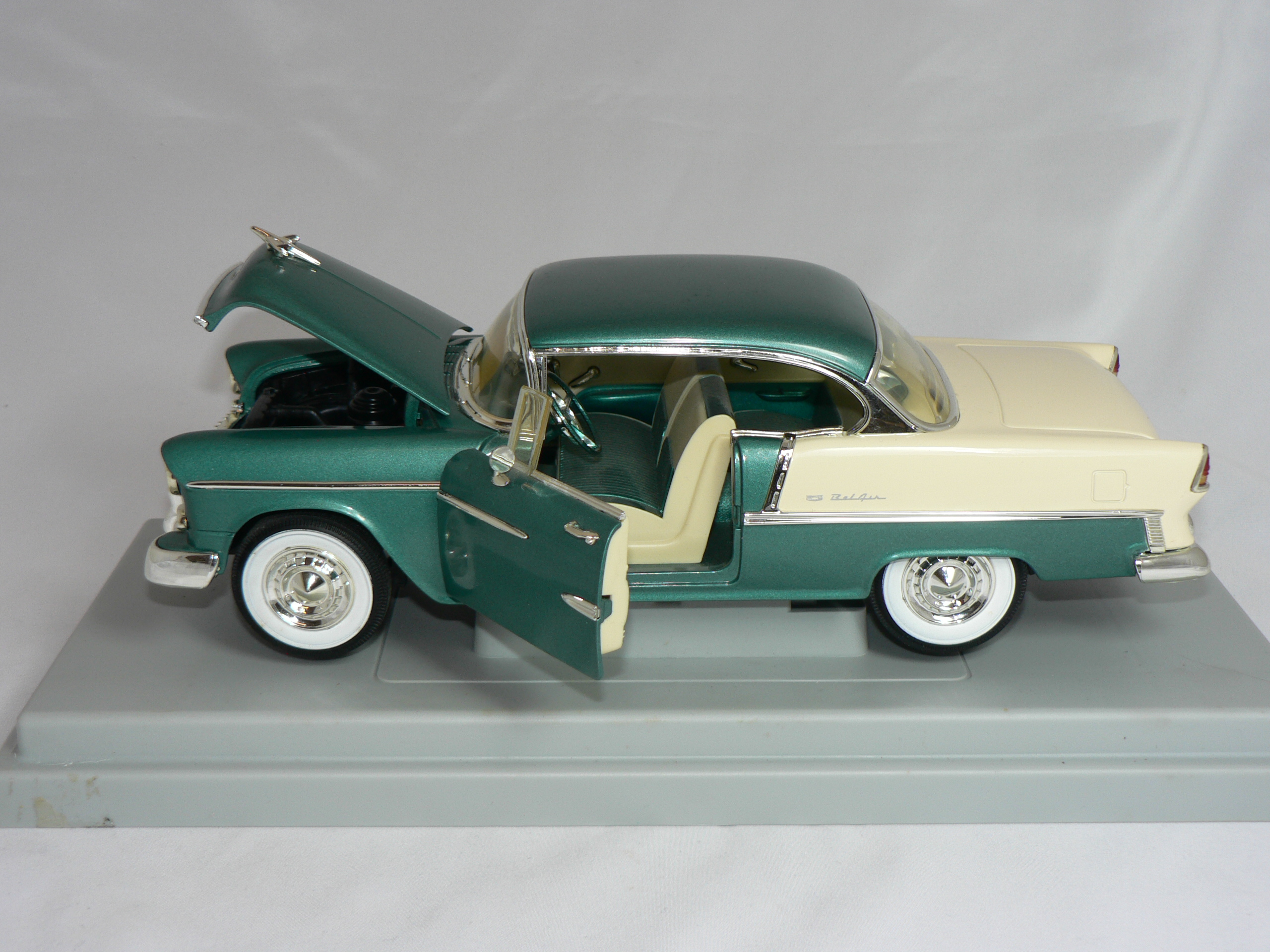 Chevrolet Bel Air  1955   1:18  Ertl - 4