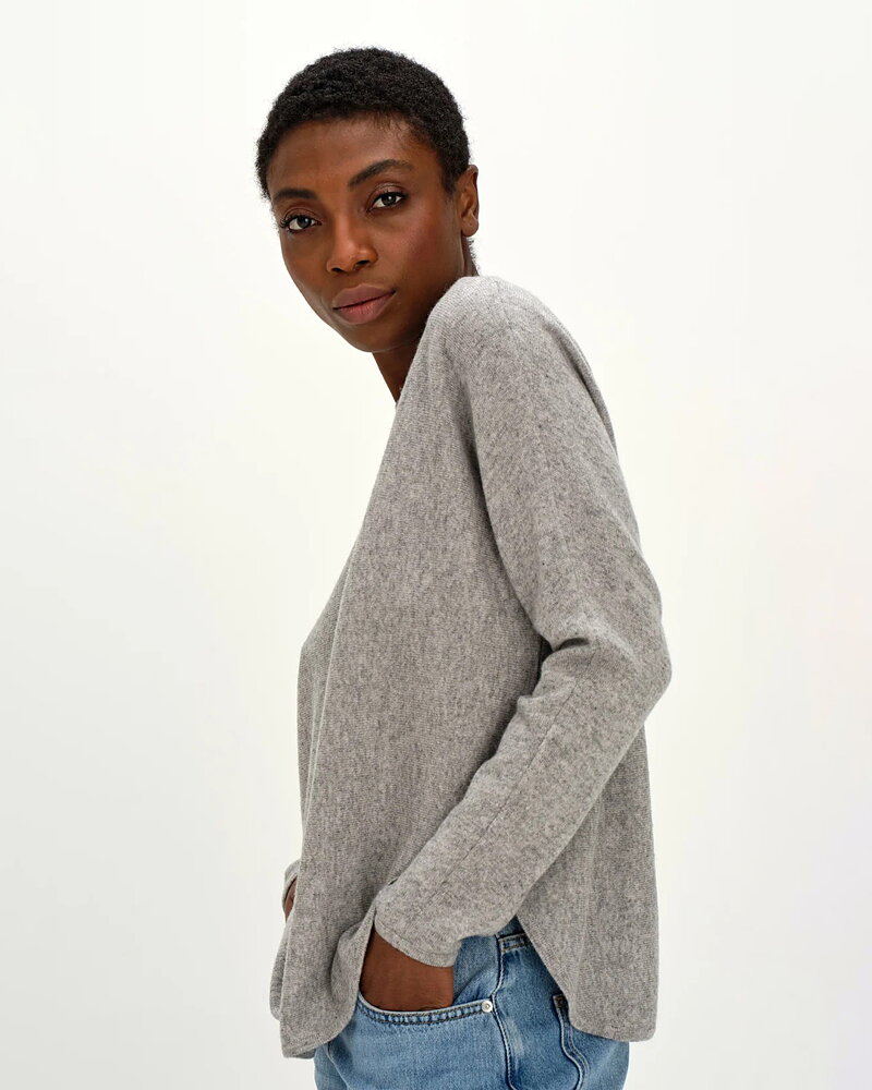 Kashmirjumper curved ljusgrå