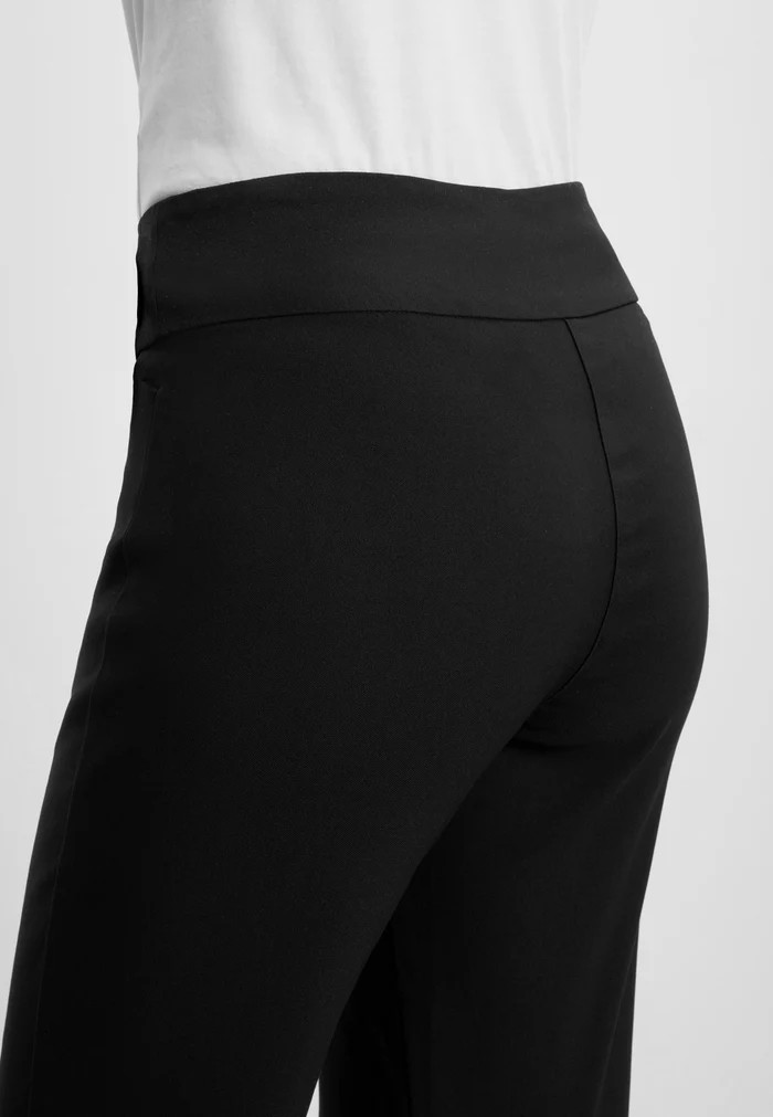 Thea Straight ML - Black - Laurie - 3