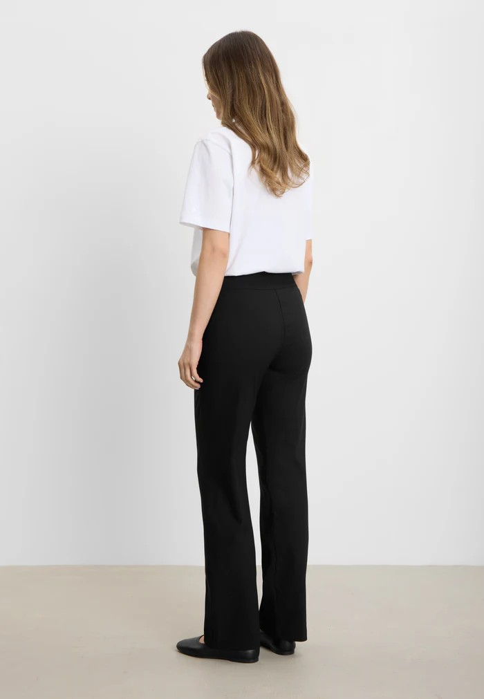 Thea Straight ML - Black - Laurie