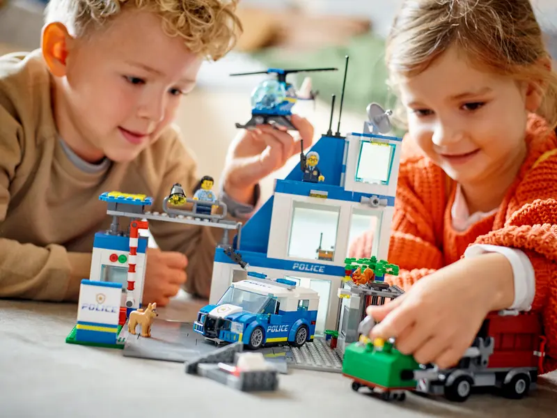 LEGO City 60316 Polisstation - 10
