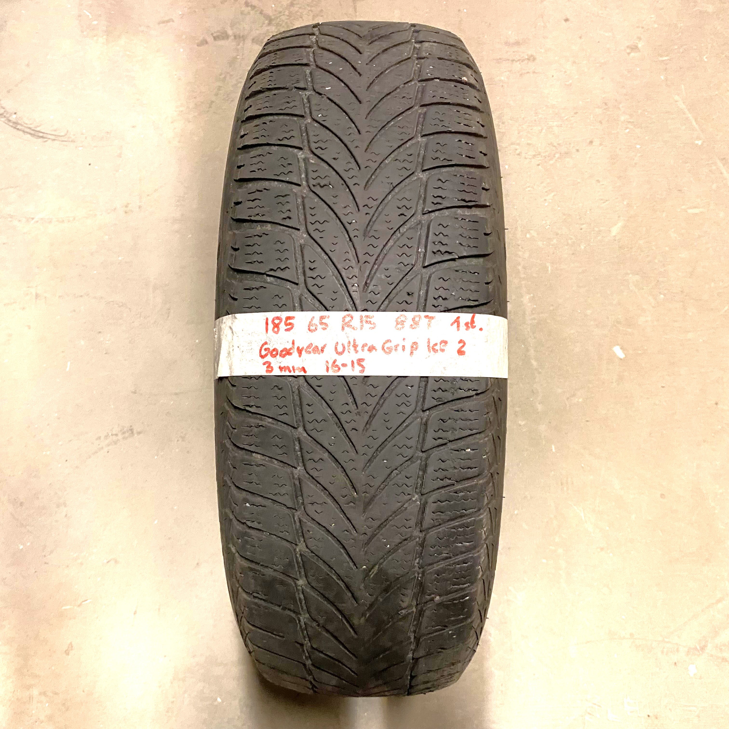 15" BEGAGNAT VINTERDÄCK M+S | 1 st 185/65 R15 88T Goodyear Ultra Grip Ice 2 | V16-15 | 3 mm | T-4