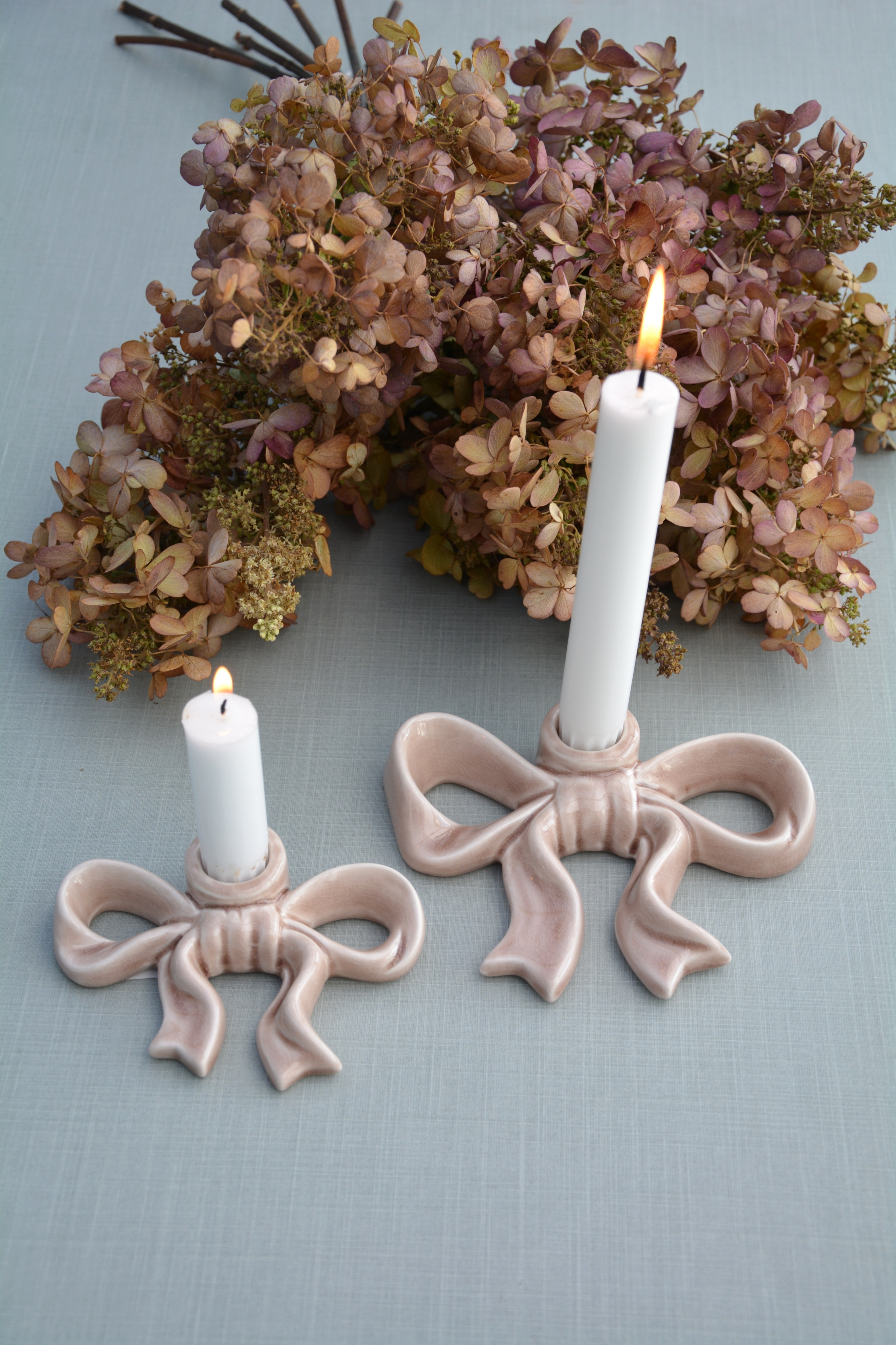 Ljusstake rosett beige liten 12 cm keramik