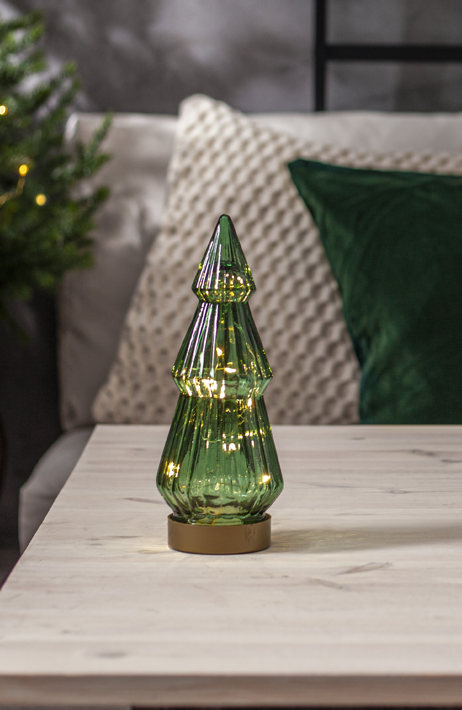 Gran i grönt glas med belysning 24 cm - batteri