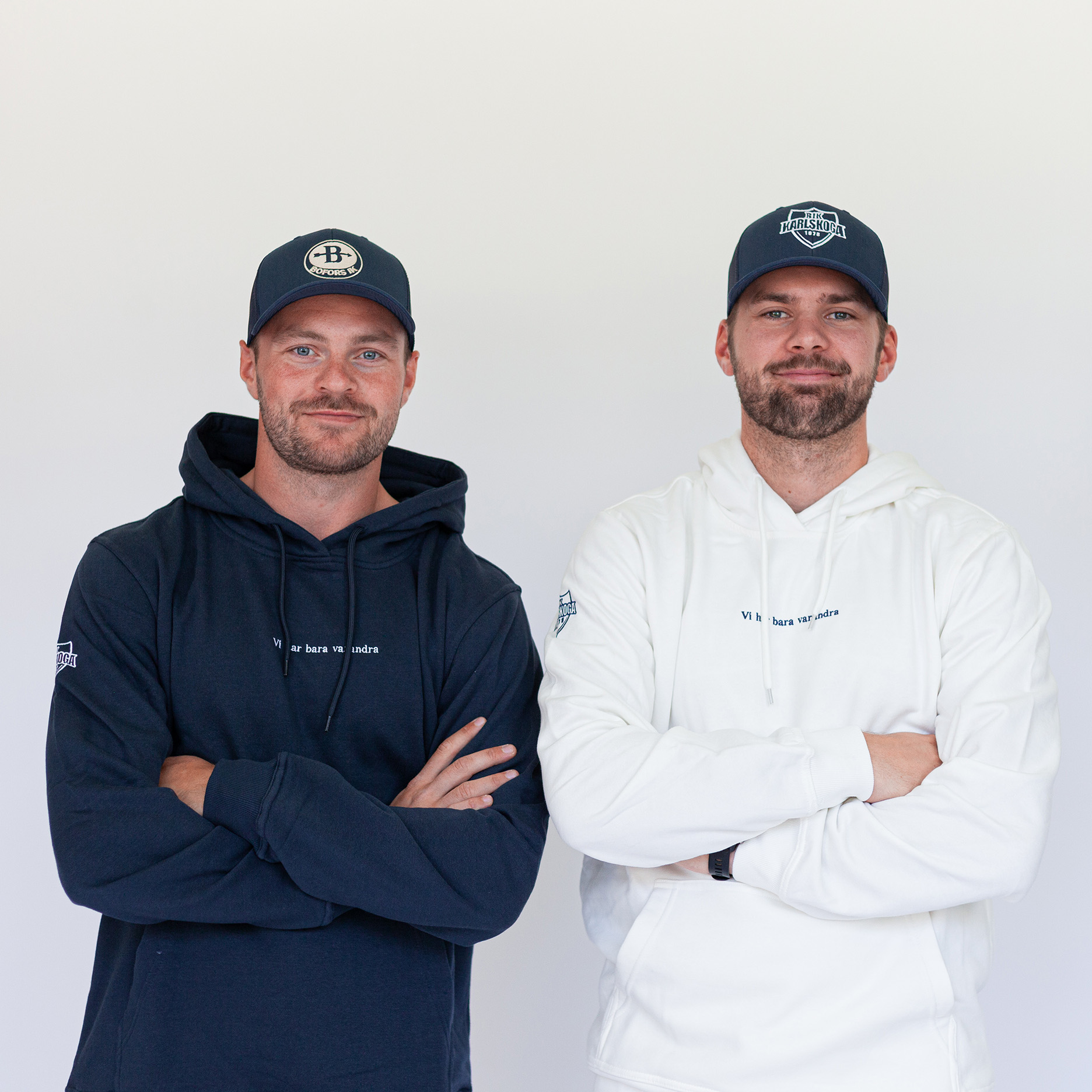 Hoodie Marinblå "Vi har bara varandra" - 2
