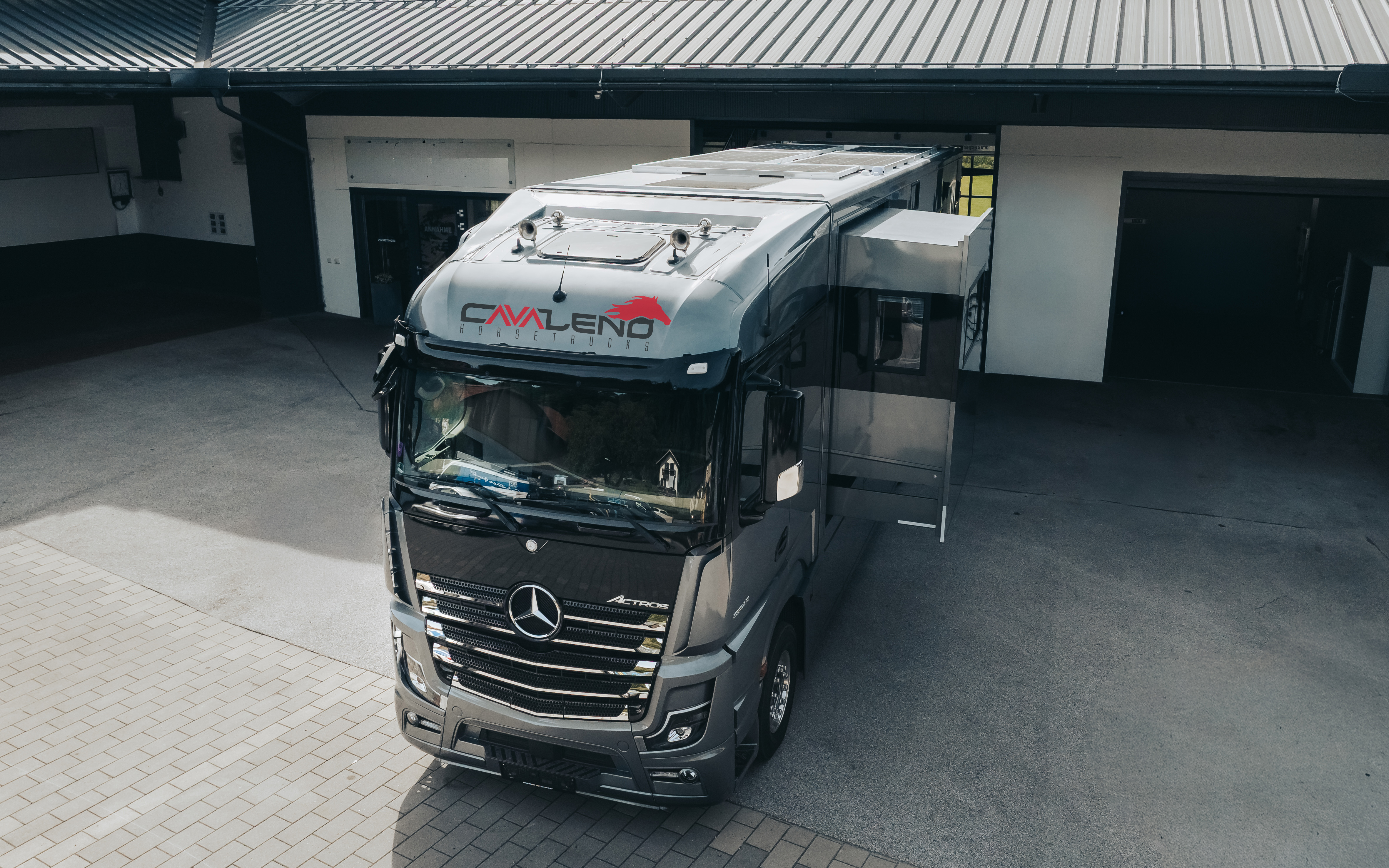 Cavaleno för transport av racerbil