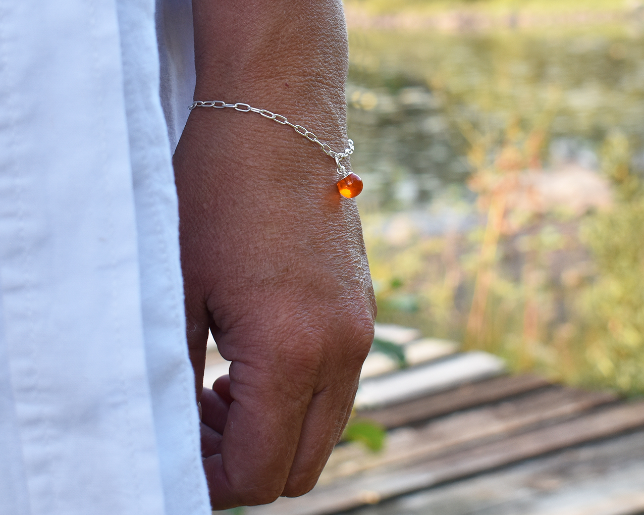 UDDEN HJORTRON -  armband i brandgult 
